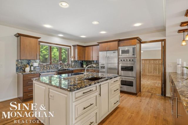 529 Lake Shore Road, Grosse Pointe Shores, MI 48236