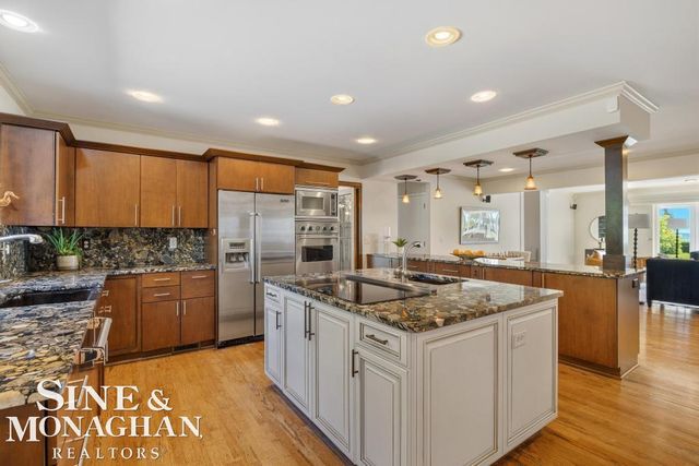 529 Lake Shore Road, Grosse Pointe Shores, MI 48236