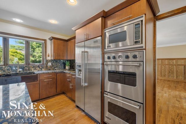 529 Lake Shore Road, Grosse Pointe Shores, MI 48236