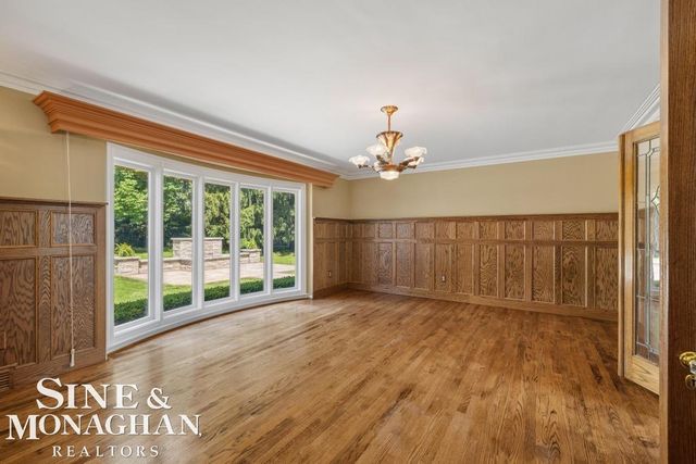 529 Lake Shore Road, Grosse Pointe Shores, MI 48236