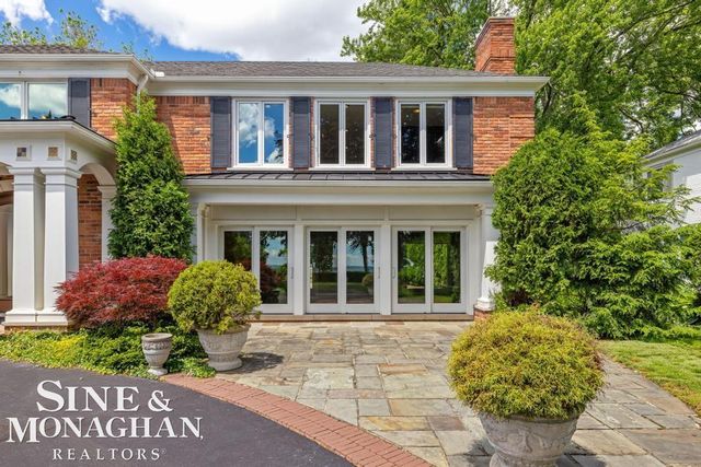529 Lake Shore Road, Grosse Pointe Shores, MI 48236