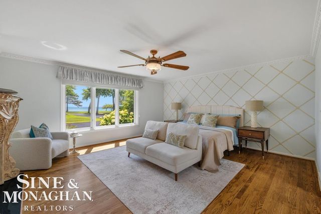 529 Lake Shore Road, Grosse Pointe Shores, MI 48236