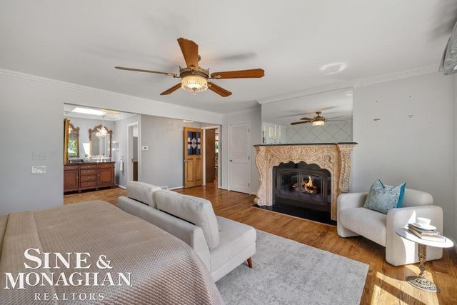 529 Lake Shore Road, Grosse Pointe Shores, MI 48236