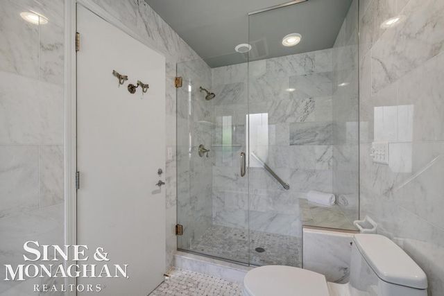 529 Lake Shore Road, Grosse Pointe Shores, MI 48236