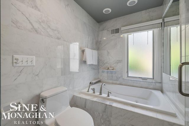 529 Lake Shore Road, Grosse Pointe Shores, MI 48236