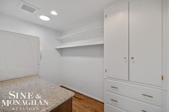 529 Lake Shore Road, Grosse Pointe Shores, MI 48236