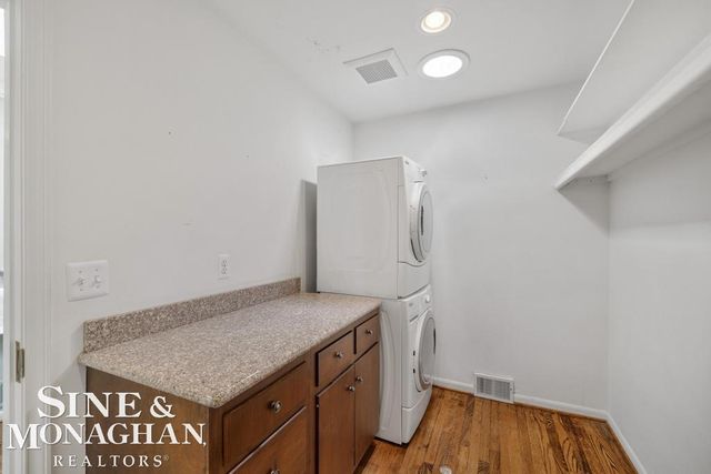 529 Lake Shore Road, Grosse Pointe Shores, MI 48236