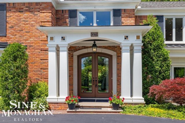 529 Lake Shore Road, Grosse Pointe Shores, MI 48236