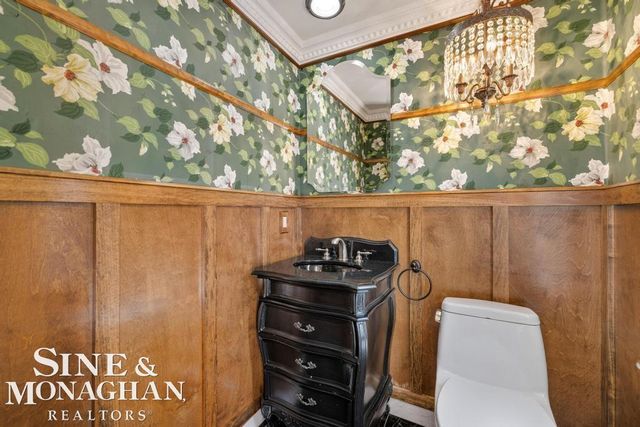 529 Lake Shore Road, Grosse Pointe Shores, MI 48236