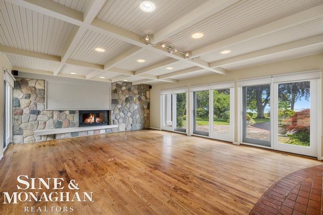 529 Lake Shore Road, Grosse Pointe Shores, MI 48236