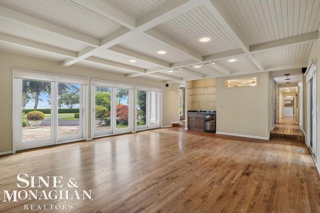 529 Lake Shore Road, Grosse Pointe Shores, MI 48236