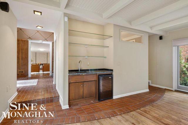 529 Lake Shore Road, Grosse Pointe Shores, MI 48236