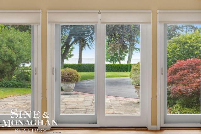 529 Lake Shore Road, Grosse Pointe Shores, MI 48236