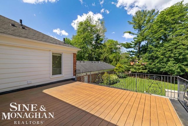 529 Lake Shore Road, Grosse Pointe Shores, MI 48236