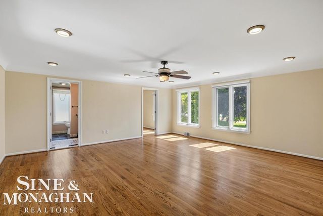 529 Lake Shore Road, Grosse Pointe Shores, MI 48236