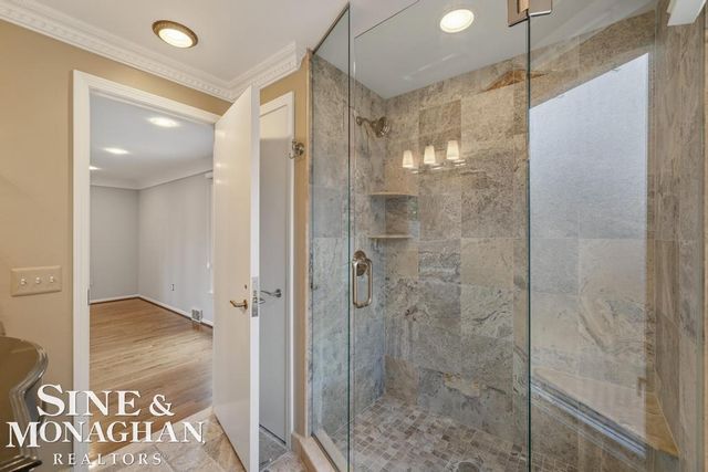 529 Lake Shore Road, Grosse Pointe Shores, MI 48236