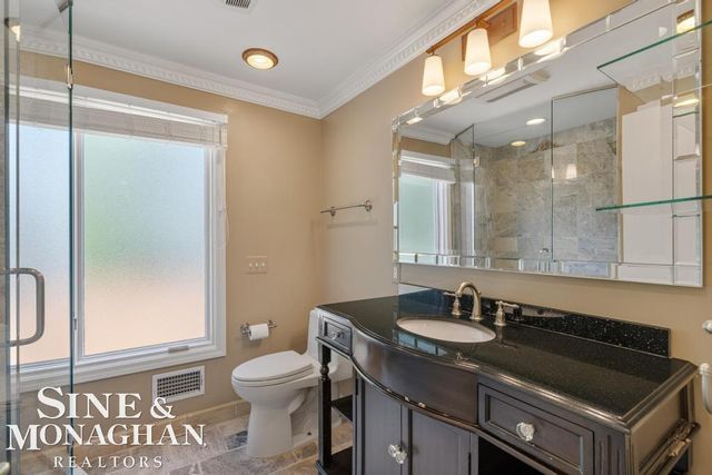 529 Lake Shore Road, Grosse Pointe Shores, MI 48236