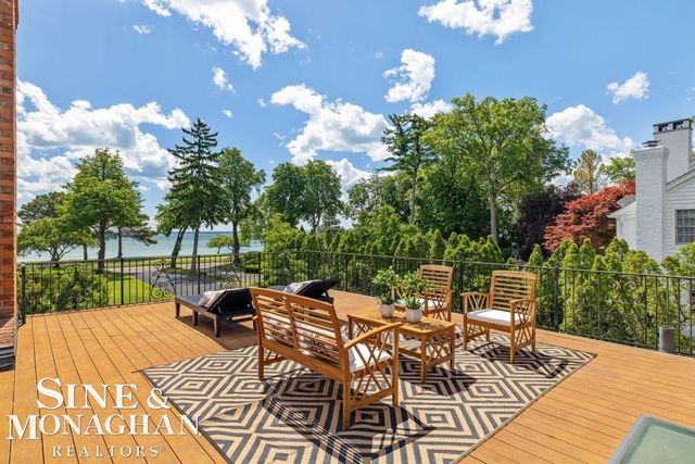 529 Lake Shore Road, Grosse Pointe Shores, MI 48236