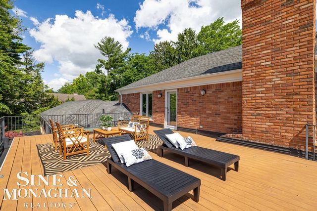 529 Lake Shore Road, Grosse Pointe Shores, MI 48236