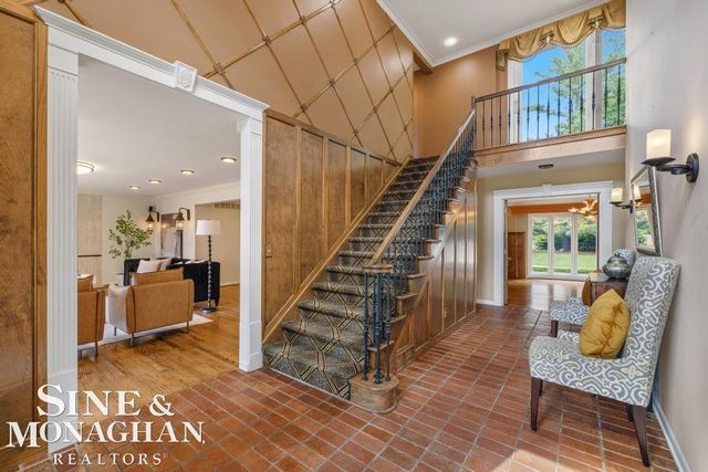 529 Lake Shore Road, Grosse Pointe Shores, MI 48236