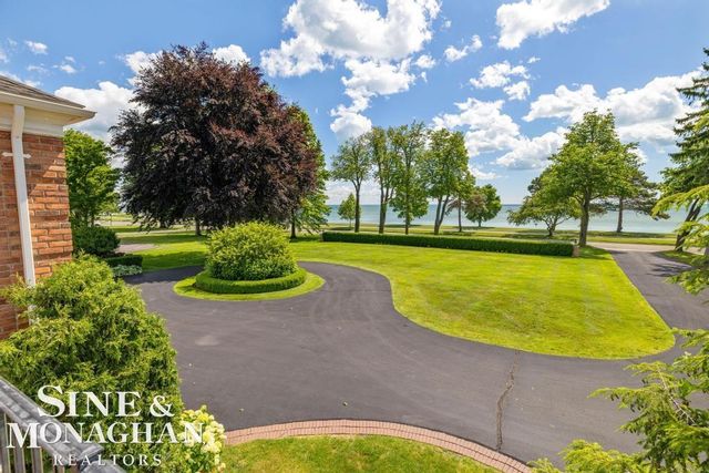 529 Lake Shore Road, Grosse Pointe Shores, MI 48236
