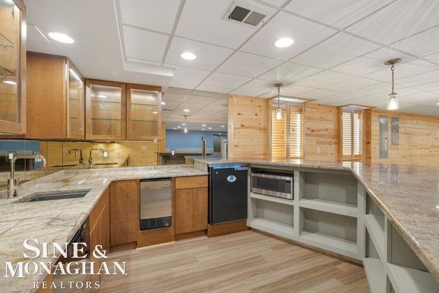 529 Lake Shore Road, Grosse Pointe Shores, MI 48236