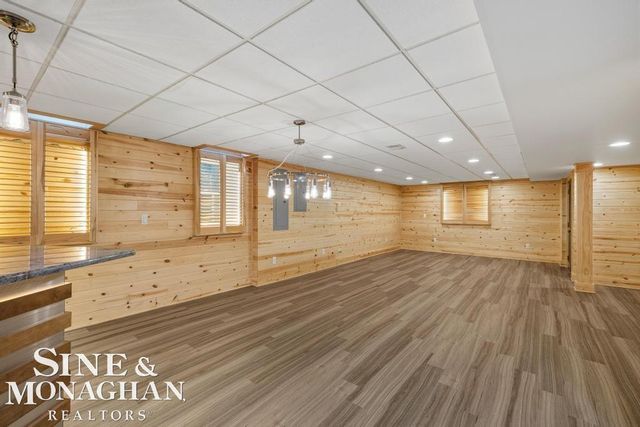 529 Lake Shore Road, Grosse Pointe Shores, MI 48236