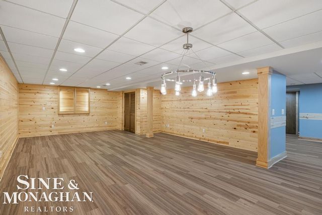 529 Lake Shore Road, Grosse Pointe Shores, MI 48236
