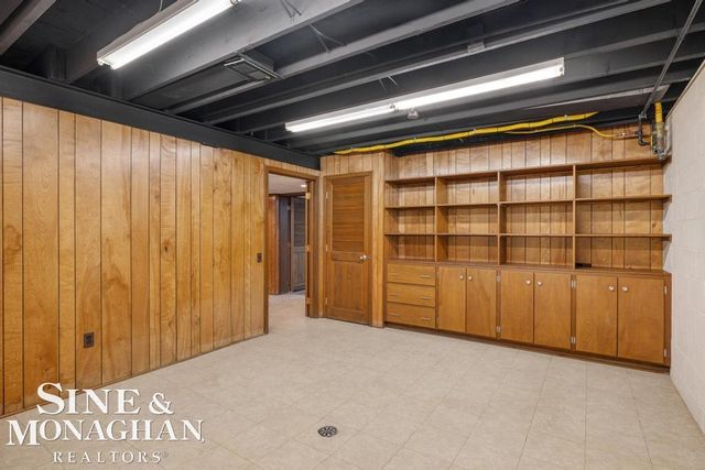 529 Lake Shore Road, Grosse Pointe Shores, MI 48236
