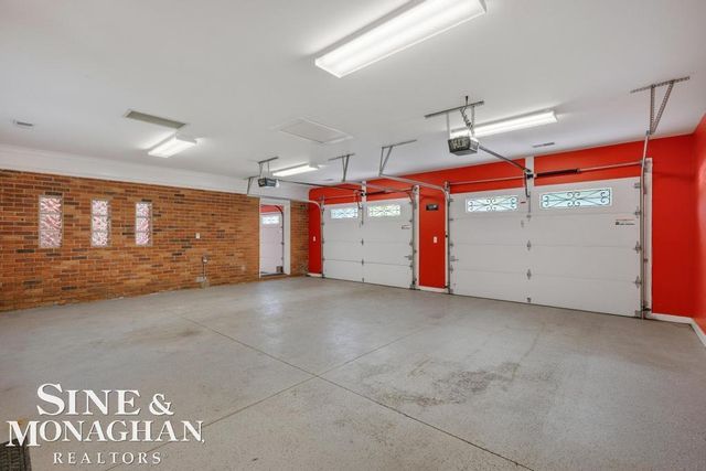 529 Lake Shore Road, Grosse Pointe Shores, MI 48236
