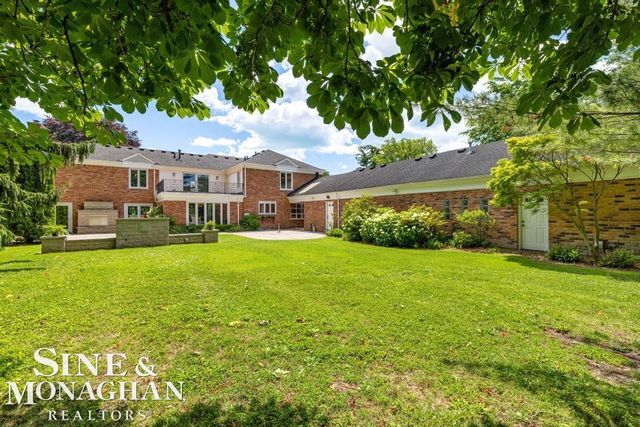 529 Lake Shore Road, Grosse Pointe Shores, MI 48236