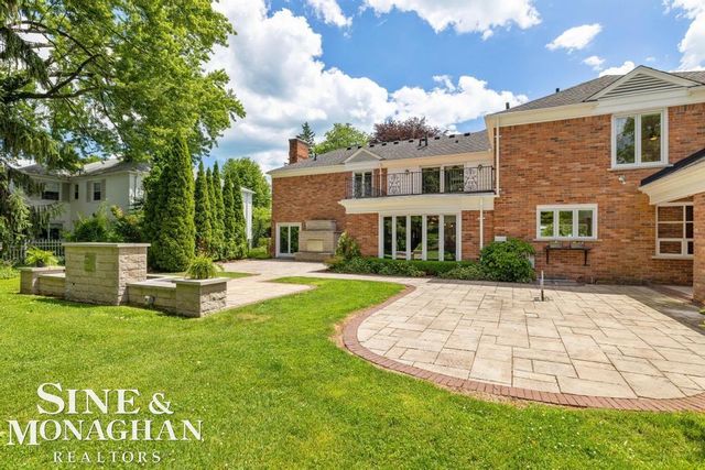 529 Lake Shore Road, Grosse Pointe Shores, MI 48236