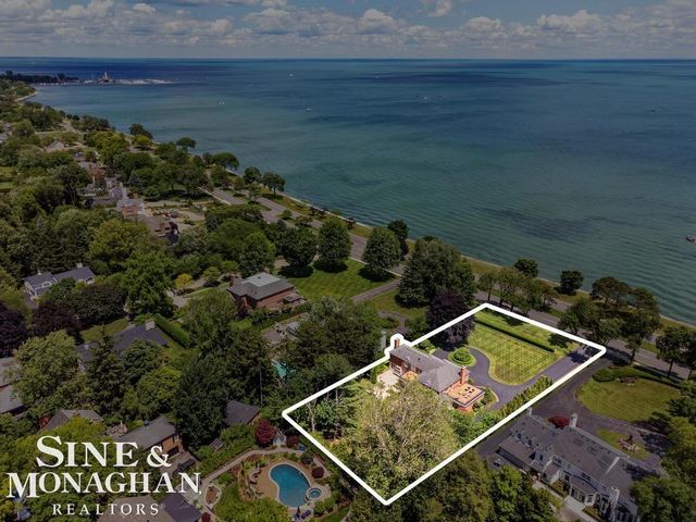 529 Lake Shore Road, Grosse Pointe Shores, MI 48236