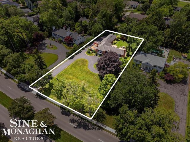 529 Lake Shore Road, Grosse Pointe Shores, MI 48236