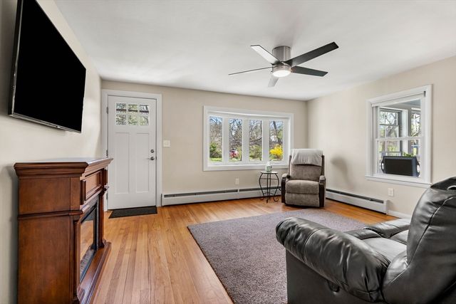 34 Marshall St., Leominster, MA 01453