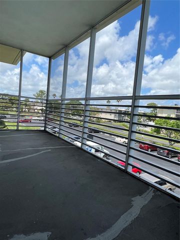 2562 N Garden Drive N 301, Lake Worth, FL 33461