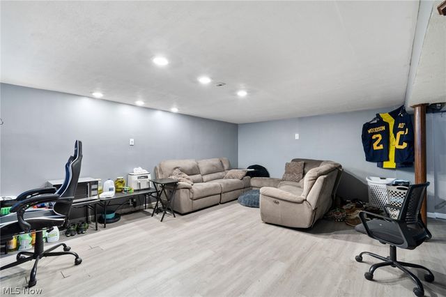 2901 Richmond Avenue NE, Canton, OH 44705
