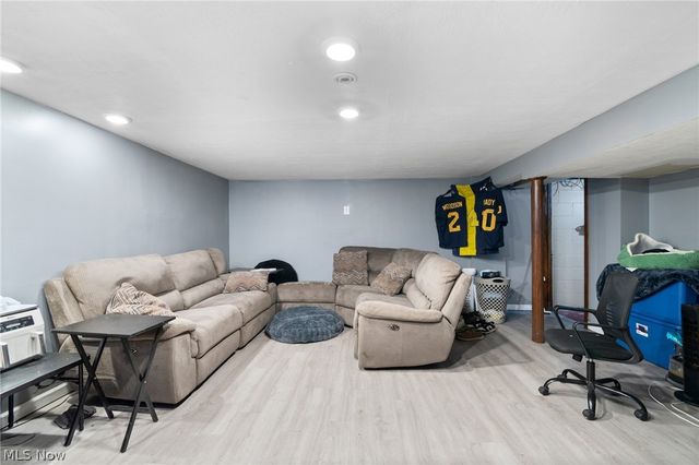 2901 Richmond Avenue NE, Canton, OH 44705