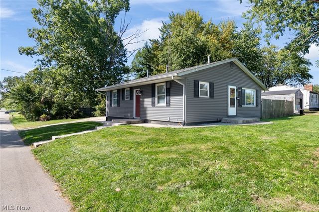 2901 Richmond Avenue NE, Canton, OH 44705