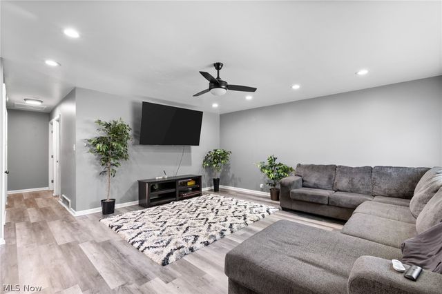 2901 Richmond Avenue NE, Canton, OH 44705