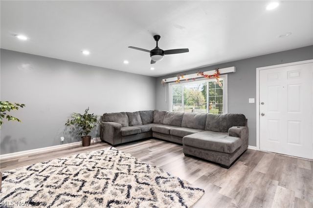 2901 Richmond Avenue NE, Canton, OH 44705