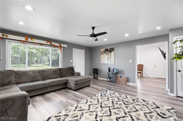 2901 Richmond Avenue NE, Canton, OH 44705