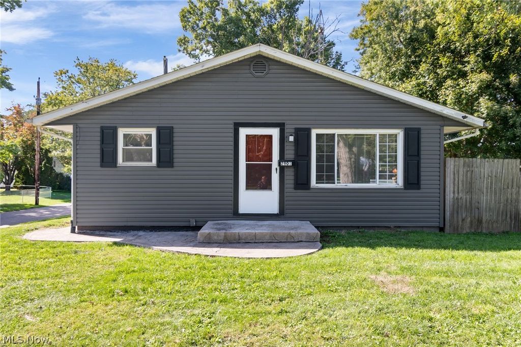 2901 Richmond Avenue NE, Canton, OH 44705