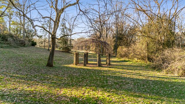 104 Lynnwood Blvd, Nashville, TN 37205