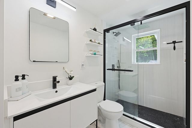 46 Robinson Rd, Woburn, MA 01801