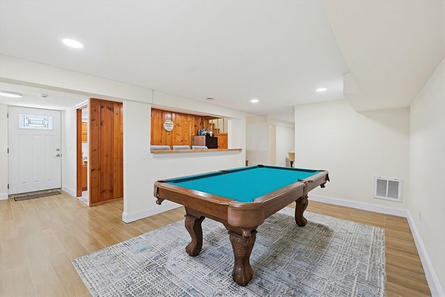 46 Robinson Rd, Woburn, MA 01801