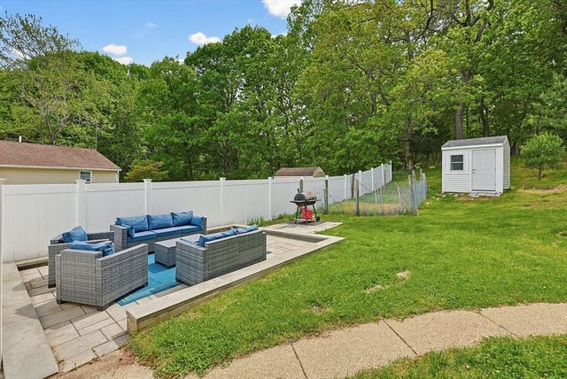 46 Robinson Rd, Woburn, MA 01801