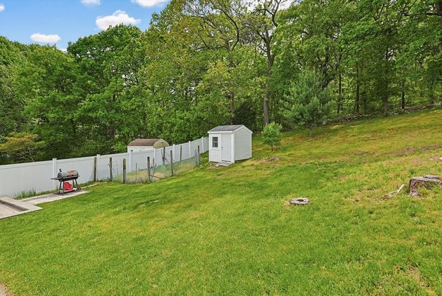 46 Robinson Rd, Woburn, MA 01801