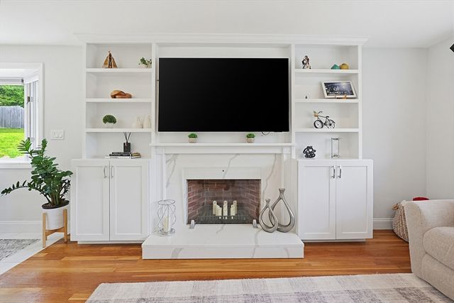 46 Robinson Rd, Woburn, MA 01801