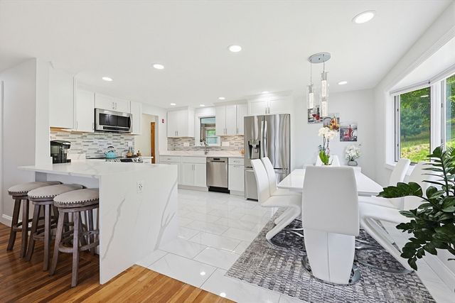 46 Robinson Rd, Woburn, MA 01801
